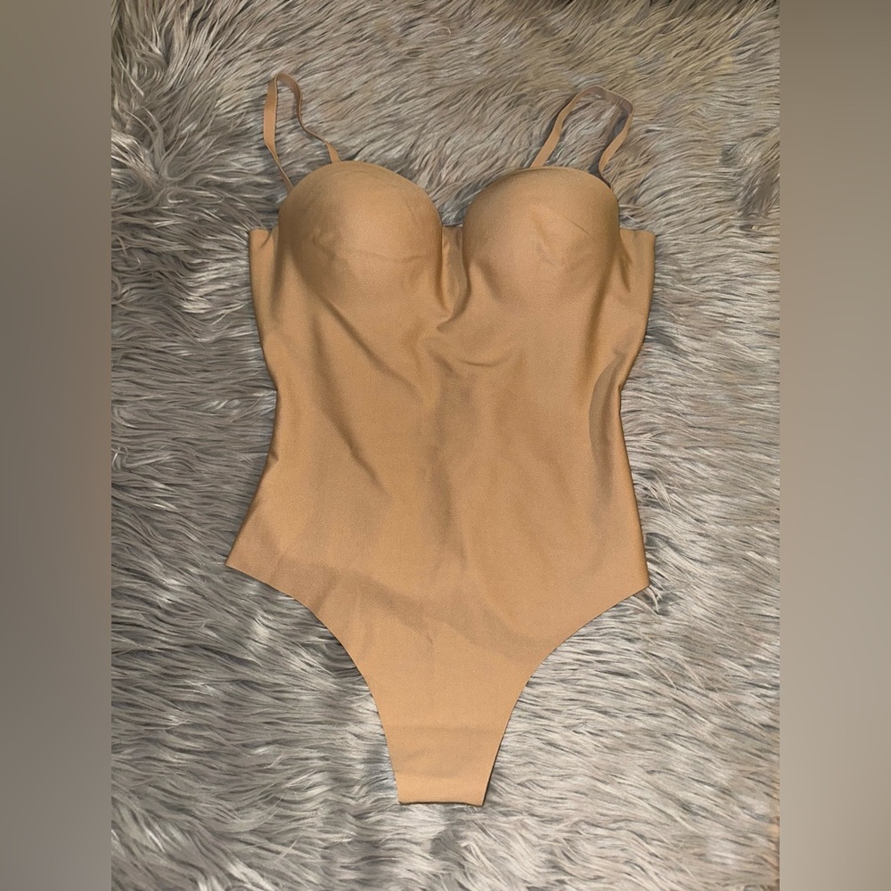 Skims body underwire bodysuit